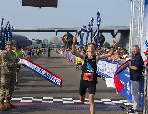 Marathon winners overcome heat, tough conditions > Wright-Patterson AFB > Article Display