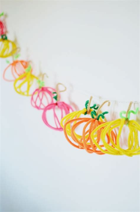 DIY Pipe Cleaner Pumpkins - Fun Crafts Kids