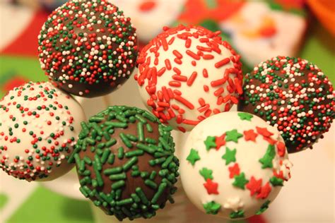 Super creative ways to do cake pops! | Christmas cake pops recipe, Christmas cake, Christmas ...