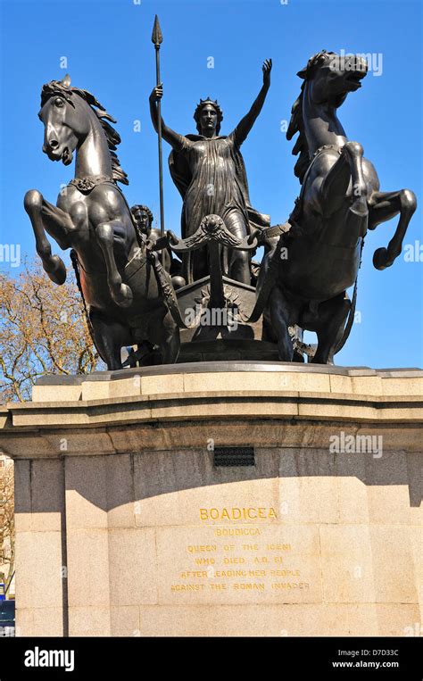 Boudica statue london hi-res stock photography and images - Alamy