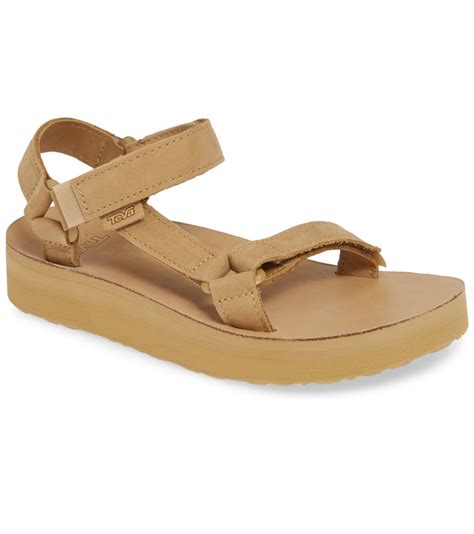 15 Stylish (and Comfortable) Sandals for Wide Feet | Who What Wear