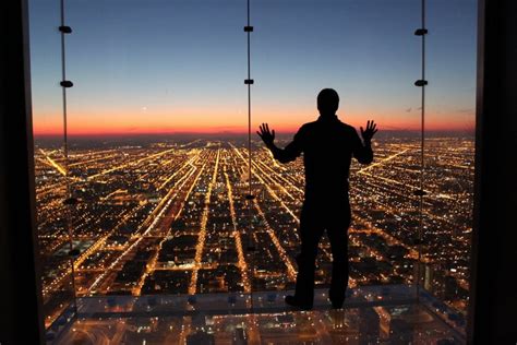 Willis (Sears) Tower Skydeck at night : Lookscool