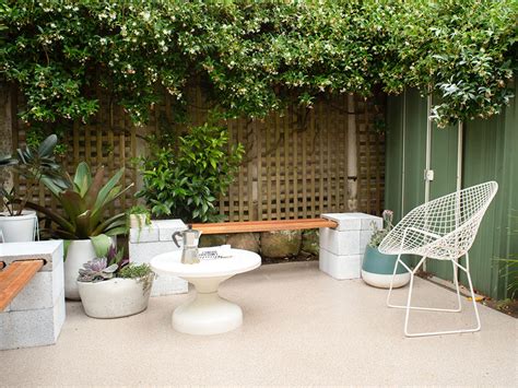 5 Temporary Ways To Transform Your Rental Courtyard