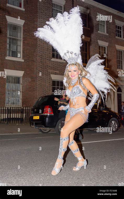 Girls in samba colors hi-res stock photography and images - Alamy