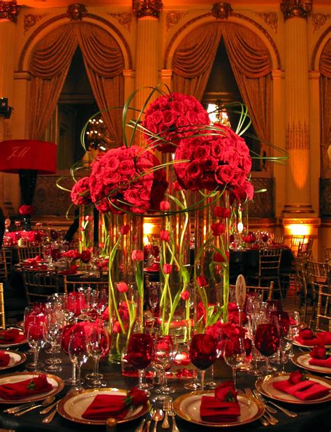 Modern Red Rose balls | Arreglos Florales | Pinterest