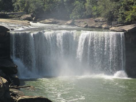 Travel Reviews & Information: Cumberland Falls, Kentucky