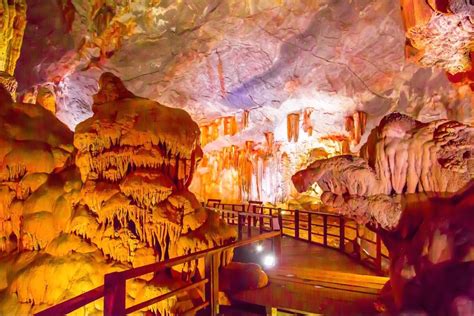 Thien Cung Grotto | Thien Cung Cave in Halong Bay, Vietnam