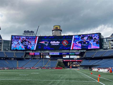 WATCH: Gillette Stadium debuts new video scoreboard