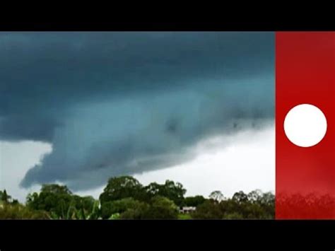 Timelapse of rotating wall cloud formation, Australia - YouTube