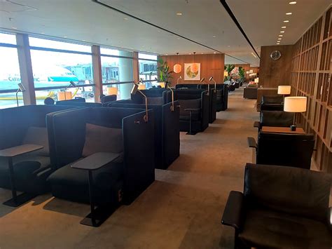 Cathay Pacific The Pier Business Class Lounge Hong Kong Loungeindex ...