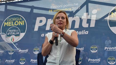 Sondaggi politici: Fratelli d'Italia allunga e sfiora il 25%, Lega ...