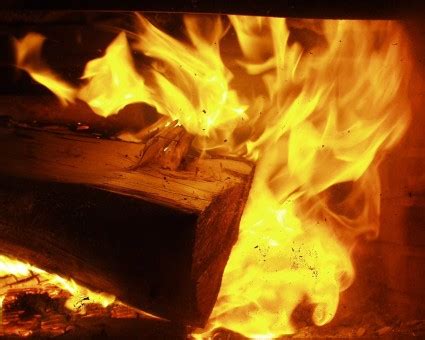 Fotos gratis : invierno, madera, casa, llama, fuego, chimenea, hoguera, calor, en, uñas, Llamas ...
