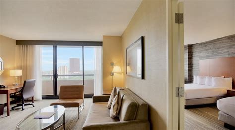 DoubleTree by Hilton Hotel & Suites Houston by the Galleria | Tri ...