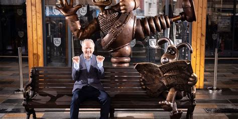 ‘Cheese Gromit!’ Wallace and Gromit bronze statue unveiled in Preston ...