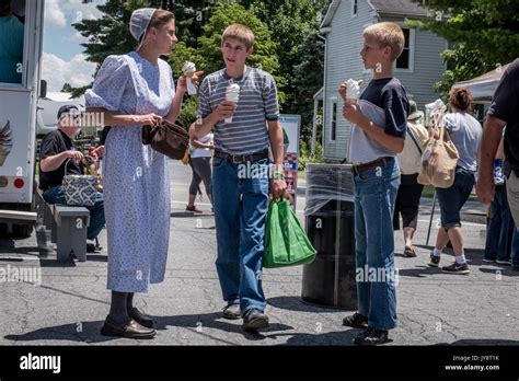 Mennonite woman hi-res stock photography and images - Alamy