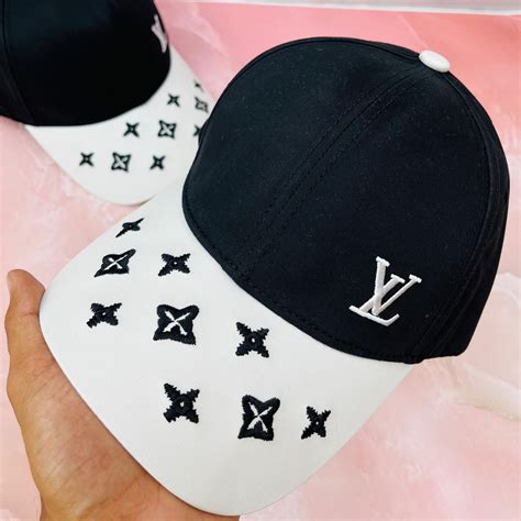 Buy LOUIS VUITTON WHITE BASEBALL CAP - Online