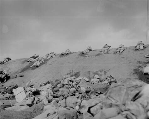 File:Marines Red Beach Iwo Jima.jpg - Wikipedia