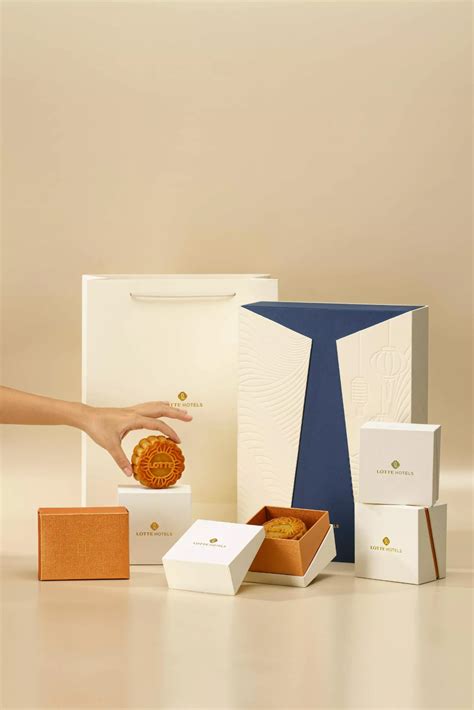 Lotte Hotel Mooncake Packaging 2021 – incamedia.vn | Moon cake, Modern packaging design, Cookie ...