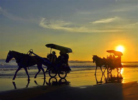 15 things to do in Parangtritis Beach | Jogja Pamitran Tours