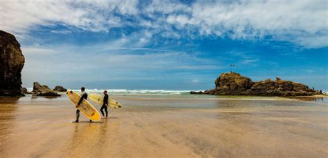 10 Cornish Beaches for Bodyboarding and Surfing - Helpful Holidays