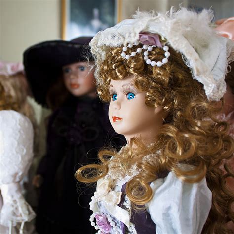 What Determines the Value of Porcelain Dolls | Fine Art Shippers