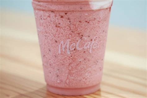 McDonald’s Strawberry Banana Smoothie Calories | Is It Healthy? - TheFoodXP