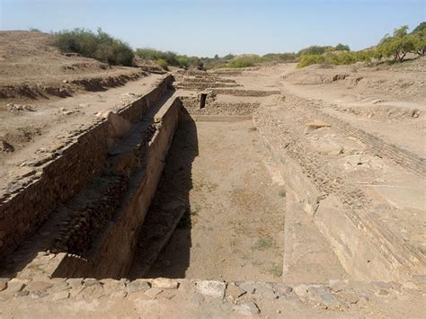 Reservoir, Dholavira | Harappa