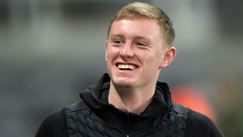 Sean Longstaff Discusses 'Horrible' Injury He Suffered Last Season & Responds to Man Utd Rumours ...