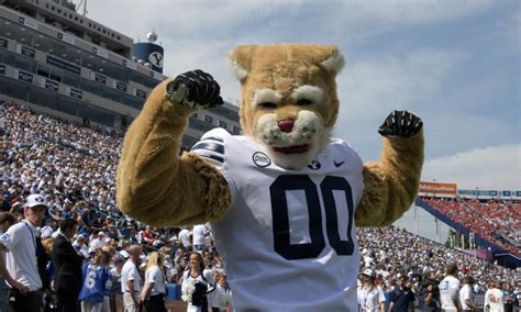 BYU’s Cosmo the Cougar mascot stole the show in an epic dance routine