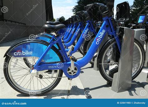 Citi Bike Station in Lower Manhattan Editorial Image - Image of fleet ...