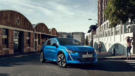 Prices and Specifications for Peugeot 208 GT 2023 in UAE | Autopediame