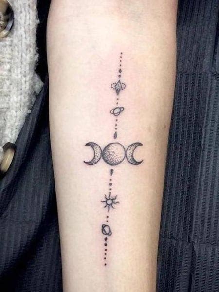 20 Dreamy Moon Tattoo Designs & Meaning - The Trend Spotter