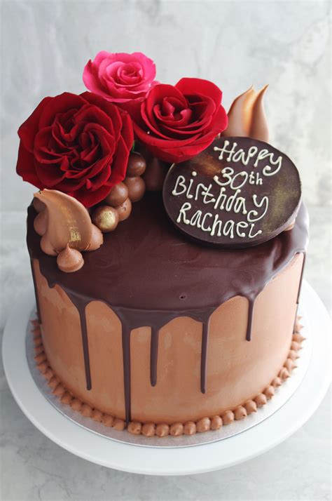 Chocolate cake decorated with chocolate ganache buttercream and fresh flowers | Chocolate ...