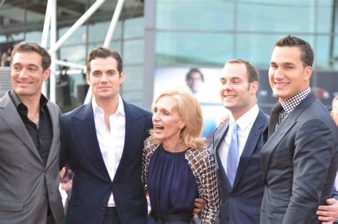 Henry Cavill with his brothers and mum | Henry cavill, Henry cavill eyes, Actors