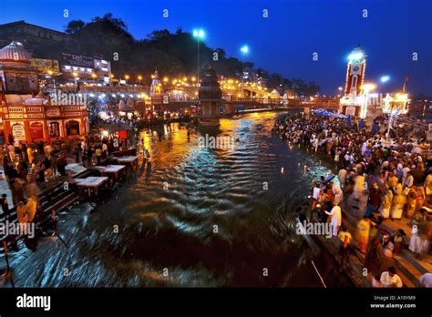 Har Ki Pauri Ghat at Ganga Aarti, Ganges River, Haridwar, Uttranchal ...