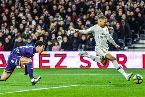 Toulouse 0: 1 PSG | Soccer field, Psg, Kylian mbappé