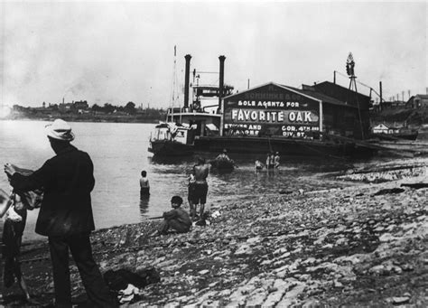 ‎Unidentified Wharf Boat - UWDC - UW-Madison Libraries