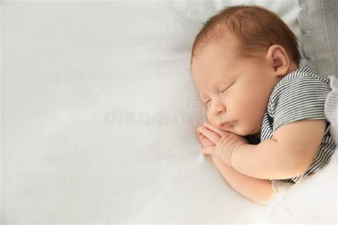 Newborn sleeping child stock image. Image of sleeping - 20851647