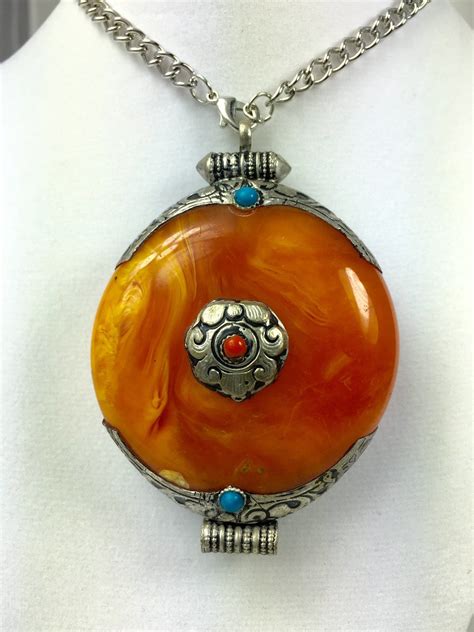 Antique Tibetan Amber Pendant in 2020 | Tibetan jewelry, Unique jewelry ...