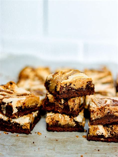 Fluffernutter Brownies (brownies with marshmallow fluff and peanut butter) | Fab Everyday