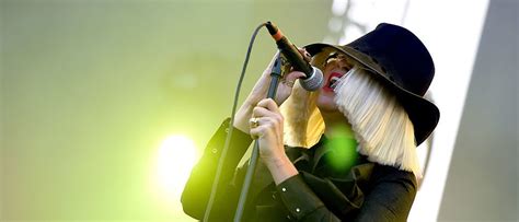 Pop Star Sia Shows Off Cosmetic Surgery After Years Of Hiding Face ...