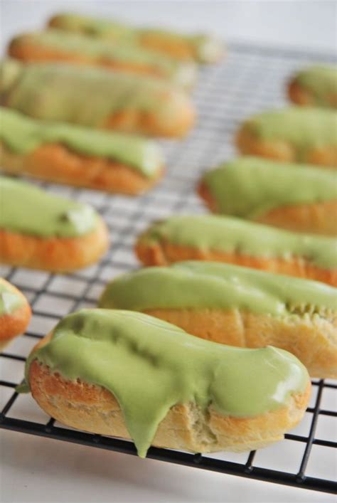 Eclairs with green tea Matcha Dessert, Matcha Cake, Matcha Tea, Delicious Desserts, Dessert ...