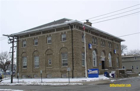 Looking southwest at the Blue Island Post Office. (February, 2009)