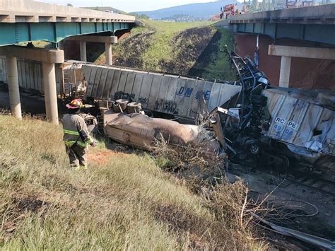 Driver of semi truck that leaves Interstate and lands on train dies - KBHB Radio