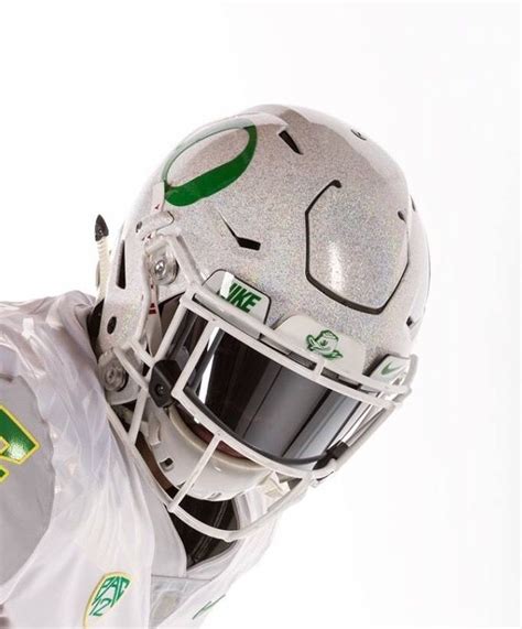 Pin by Marshall S. on Oregon ducks | Football helmets, Oregon ducks ...