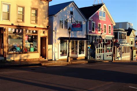 15+ Best Restaurants in Bar Harbor Maine! Prada & Pearls