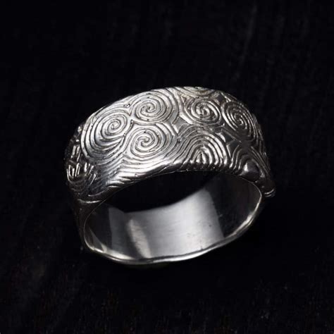 Heavy Newgrange entrance stone ring – Irish Claddagh Ring