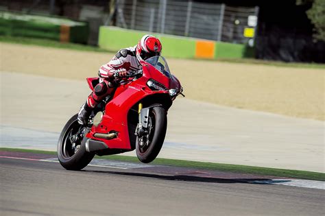 Ducati 1299 Panigale - 205hp, Across the Board - Asphalt & Rubber