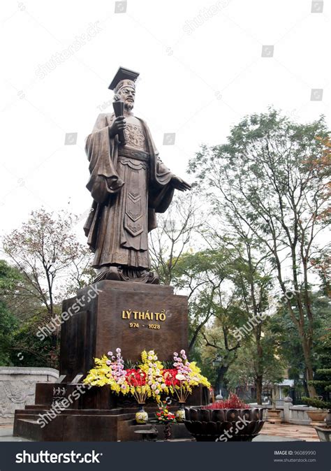 Statue Of Le Loi, Emperor Of Later Le Dynasty - Hanoi, Vietnam Stock Photo 96089990 : Shutterstock