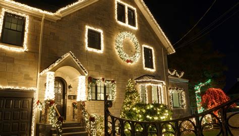 How to Hang Christmas Lights: 4 Essential Tips to Protect You and Your Roof - Miami Roofing ...